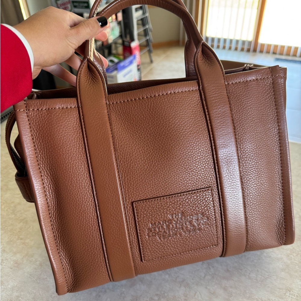 Marc Jacobs The Leather Medium Tote Bag - Picture 9 of 14